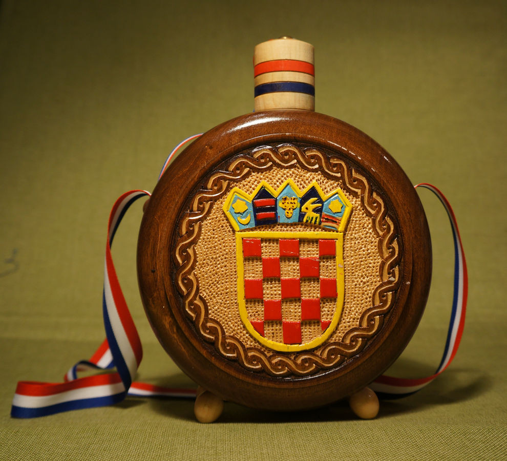 croatia-bottle-in-wooden-sleeve-1