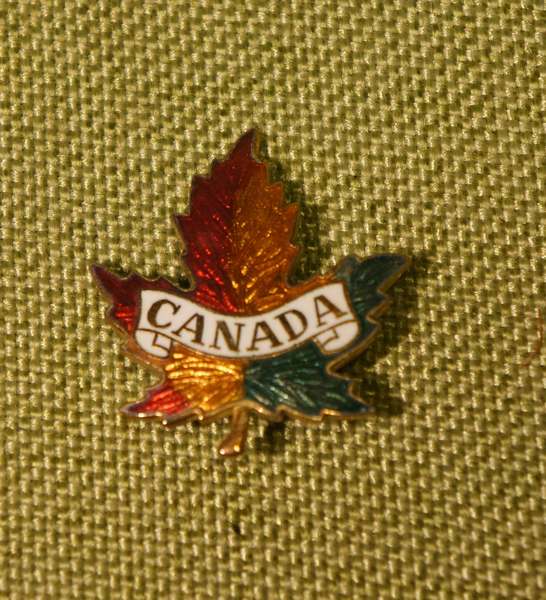 Canada - badge maple leaf (1)